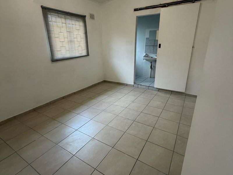 Spacious Self-Contained Outbuilding To Let | Clayfield, Phoenix | Available Immediately - Photo 5
