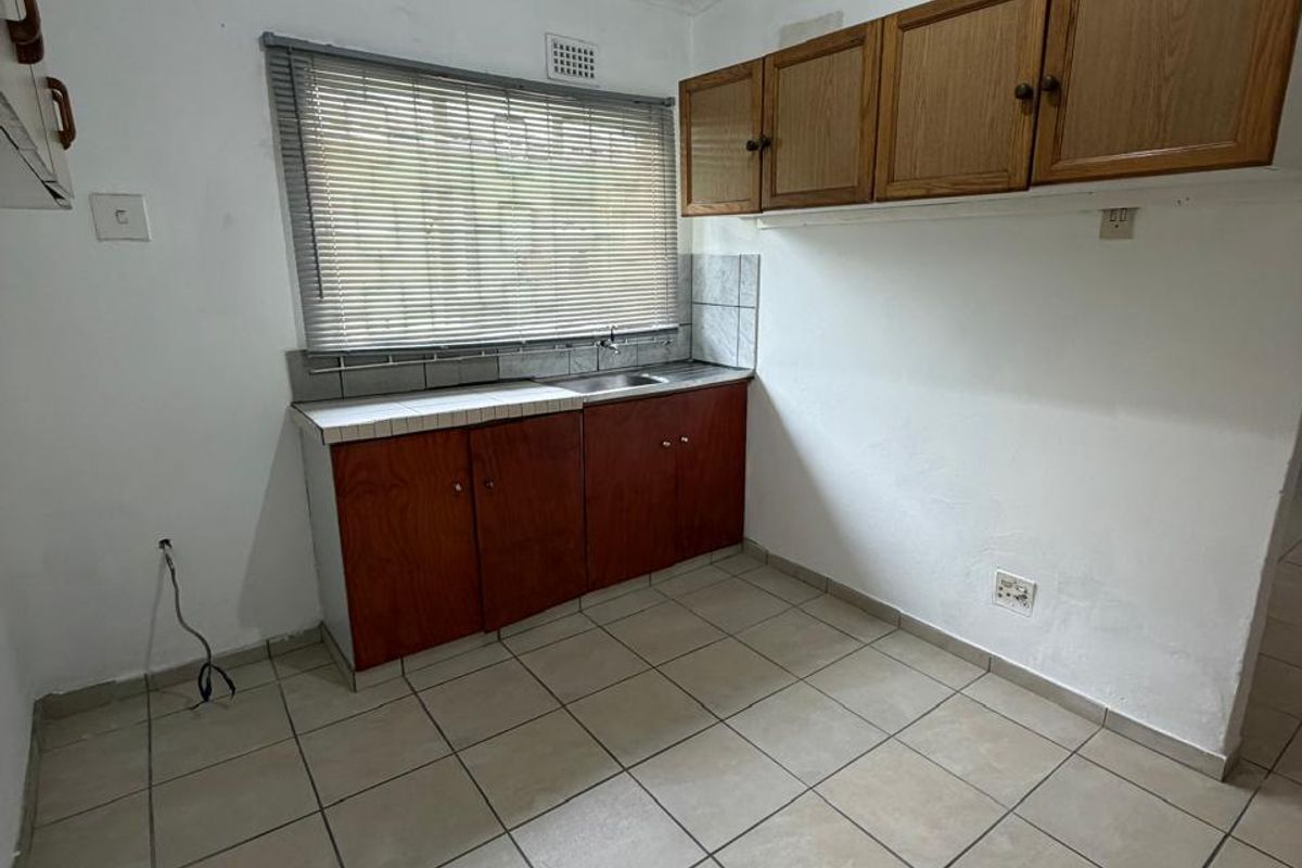 Spacious Self-Contained Outbuilding To Let | Clayfield, Phoenix | Available Immediately - Photo 3