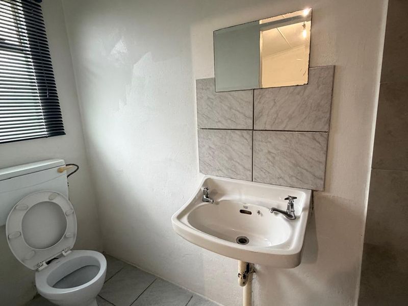 Spacious Self-Contained Outbuilding To Let | Clayfield, Phoenix | Available Immediately - Photo 8