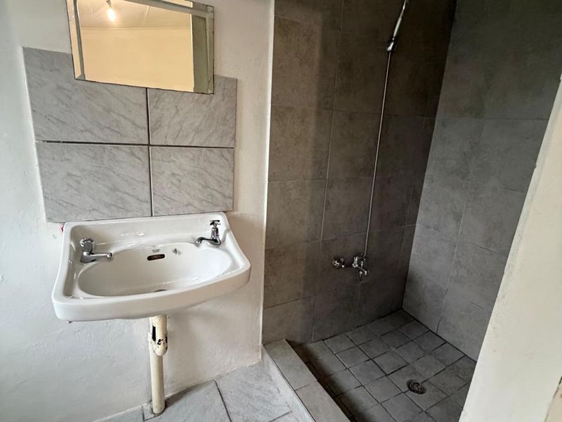 Spacious Self-Contained Outbuilding To Let | Clayfield, Phoenix | Available Immediately - Photo 7