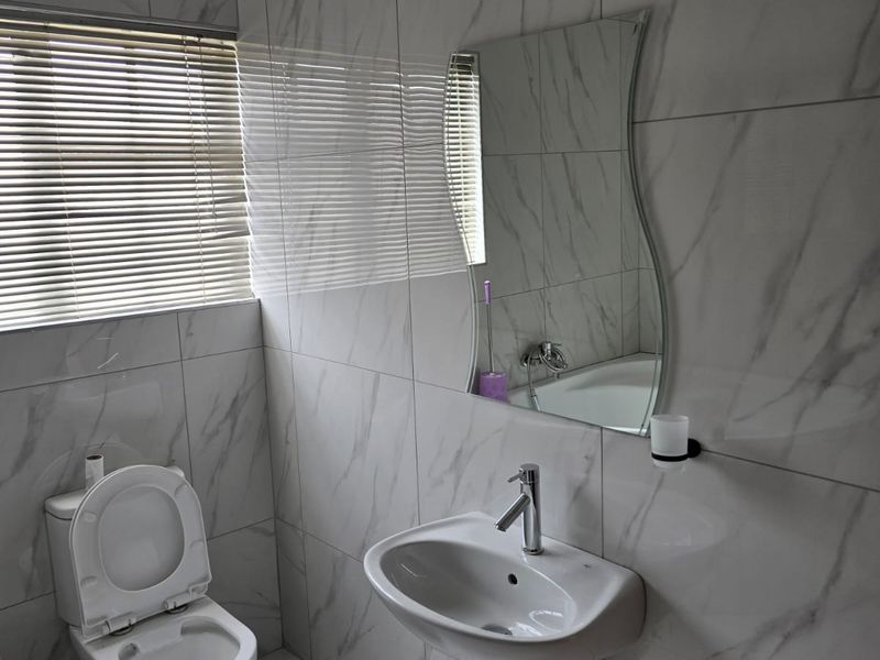 Renovated to Impress – Spacious 4-Bedroom Home with Modern Finishes - Photo 9