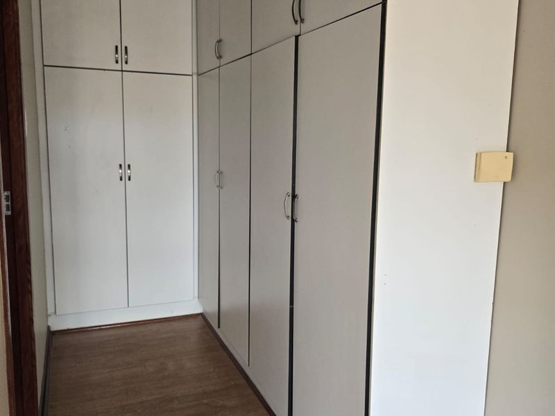 Renovated to Impress – Spacious 4-Bedroom Home with Modern Finishes - Photo 7