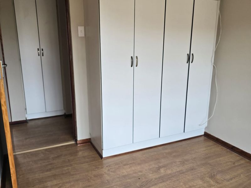Renovated to Impress – Spacious 4-Bedroom Home with Modern Finishes - Photo 6