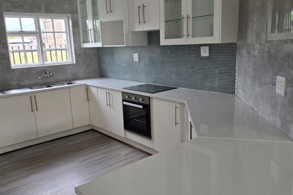 Renovated to Impress – Spacious 4-Bedroom Home with Modern Finishes - Photo 3