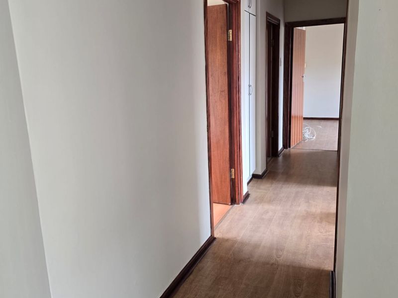Renovated to Impress – Spacious 4-Bedroom Home with Modern Finishes - Photo 5
