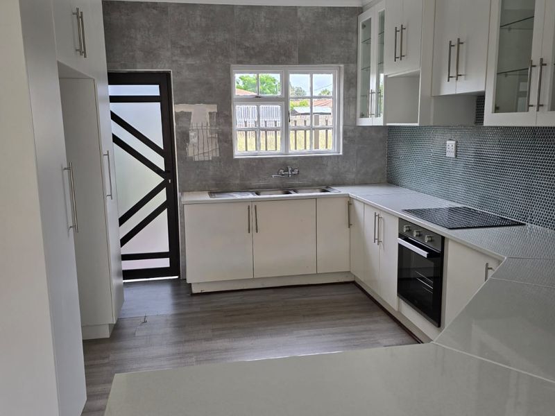 Renovated to Impress – Spacious 4-Bedroom Home with Modern Finishes - Photo 2