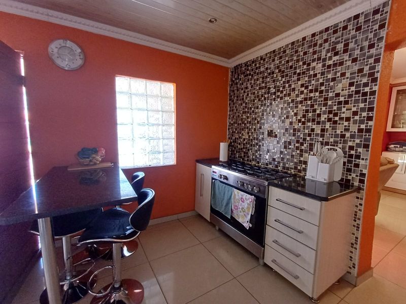Renovated House For Sale In CW 5 With Entertainment and A Flat Let - Photo 9