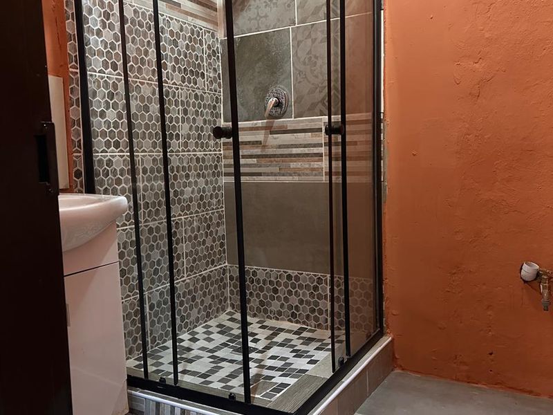 Renovated House For Sale In CW 5 With Entertainment and A Flat Let - Photo 7