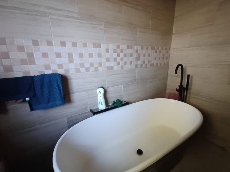 Renovated House For Sale In CW 5 With Entertainment and A Flat Let - Photo 5