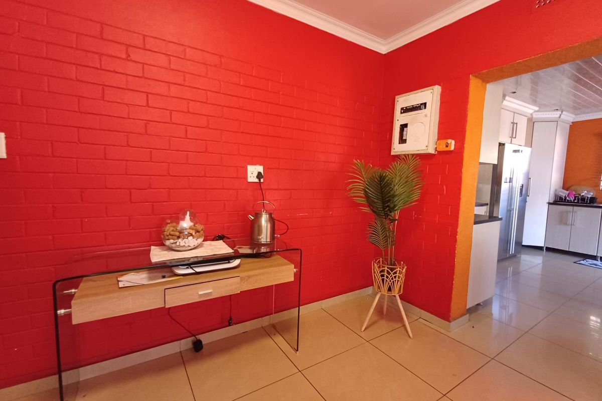 Renovated House For Sale In CW 5 With Entertainment and A Flat Let - Photo 2