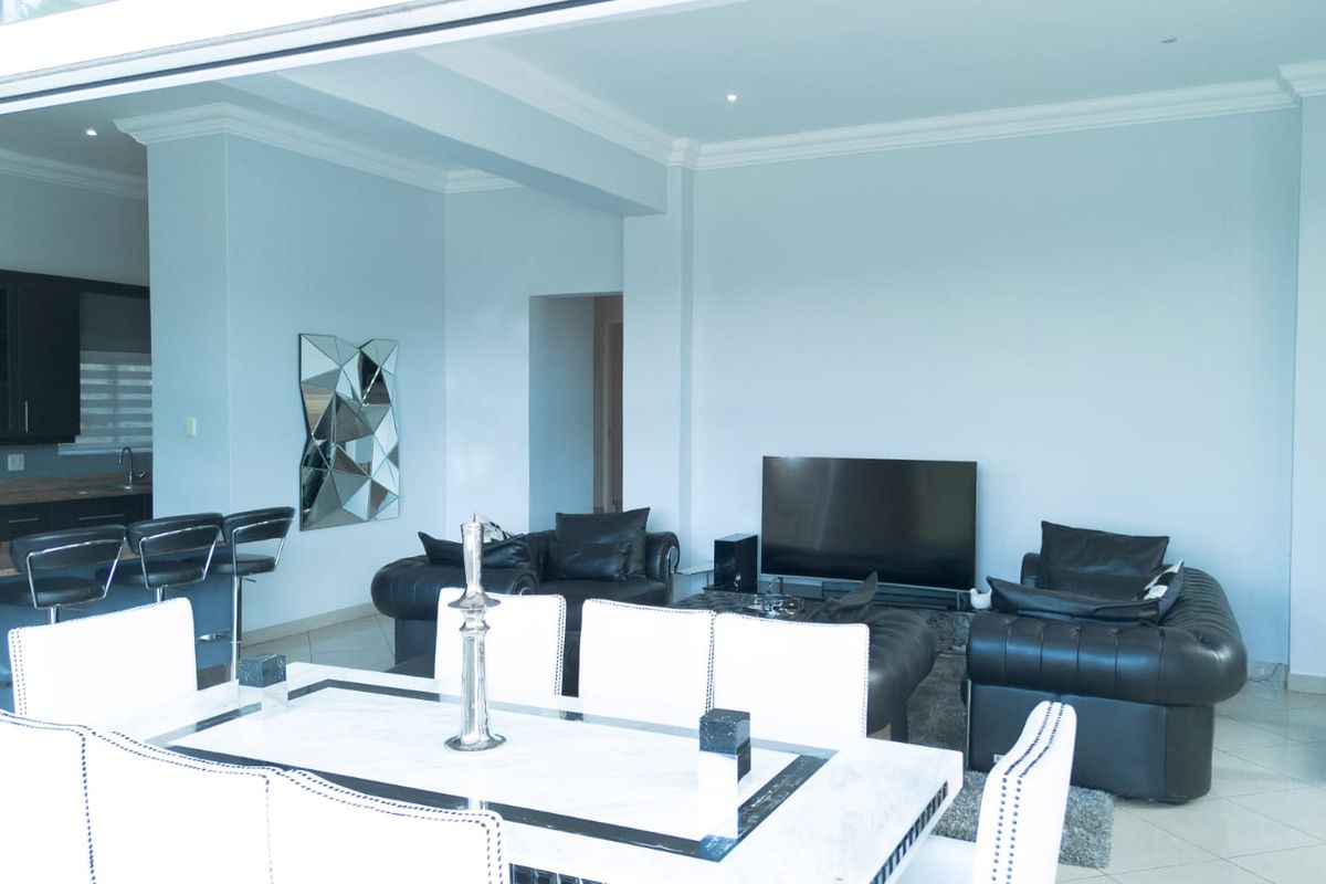 4 Bedroom Dream Home For Sale in Beacon Bay - Photo 4