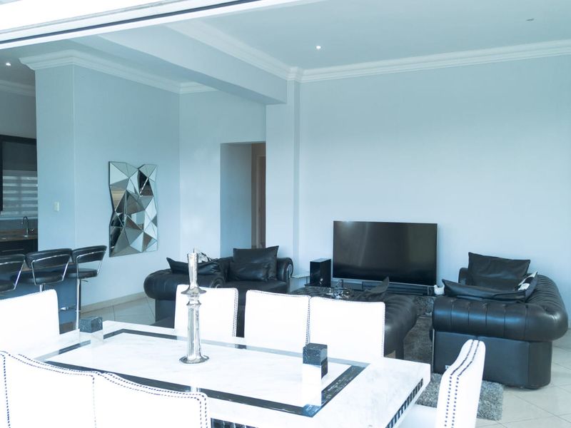 4 Bedroom Dream Home For Sale in Beacon Bay - Photo 4