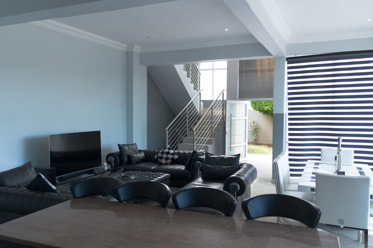 4 Bedroom Dream Home For Sale in Beacon Bay - Photo 3