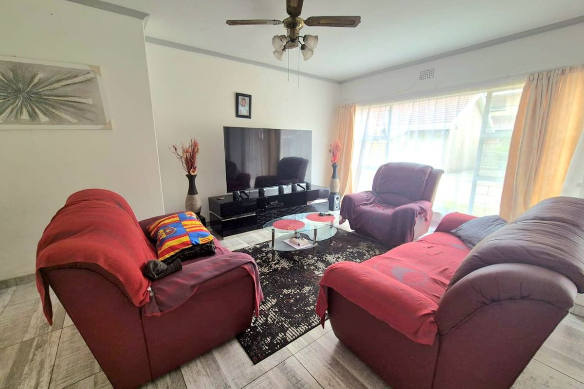 SPACIOUS 3 BEDROOM TOWNHOUSE TO RENT | THREE RIVERS PROPER - Photo 5