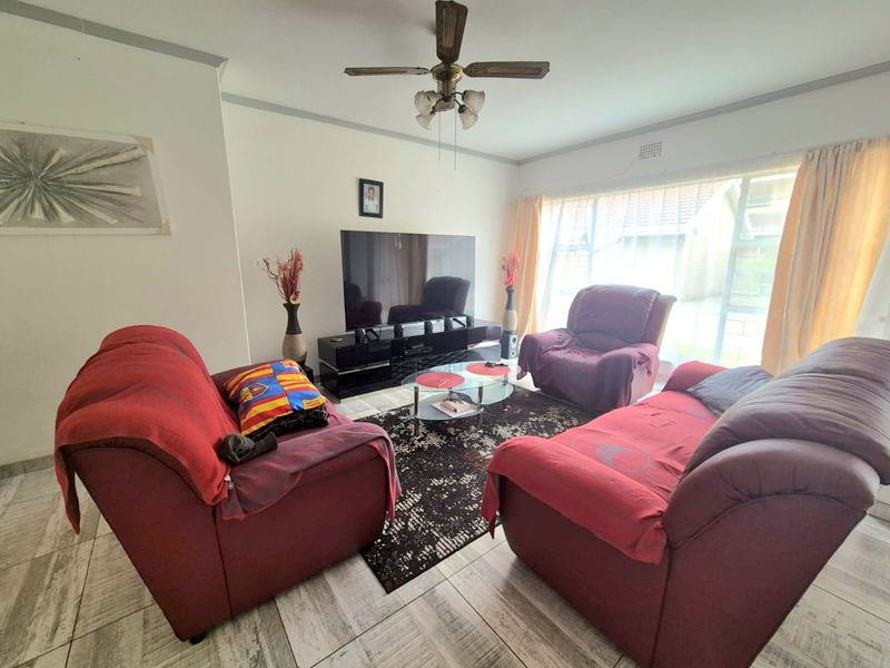 SPACIOUS 3 BEDROOM TOWNHOUSE TO RENT | THREE RIVERS PROPER - Photo 5