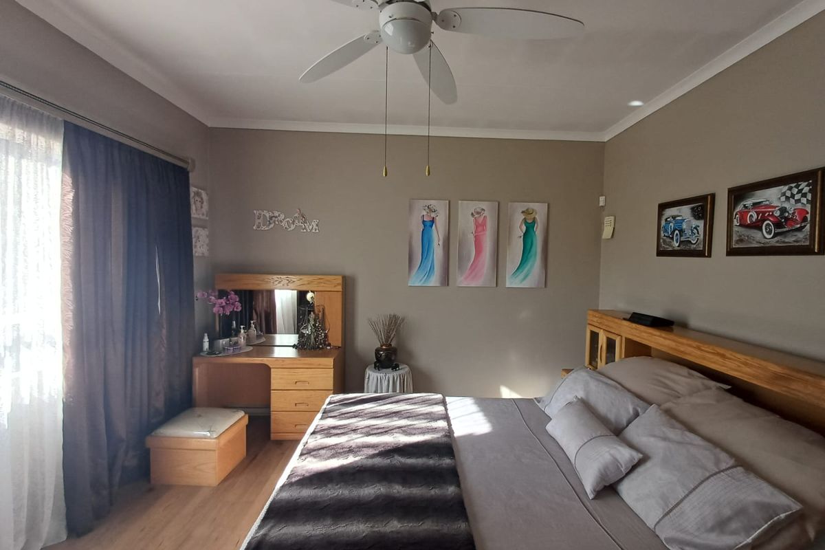 Neat As A Pin Property In The Lovely Location Of SE 2 - Photo 3