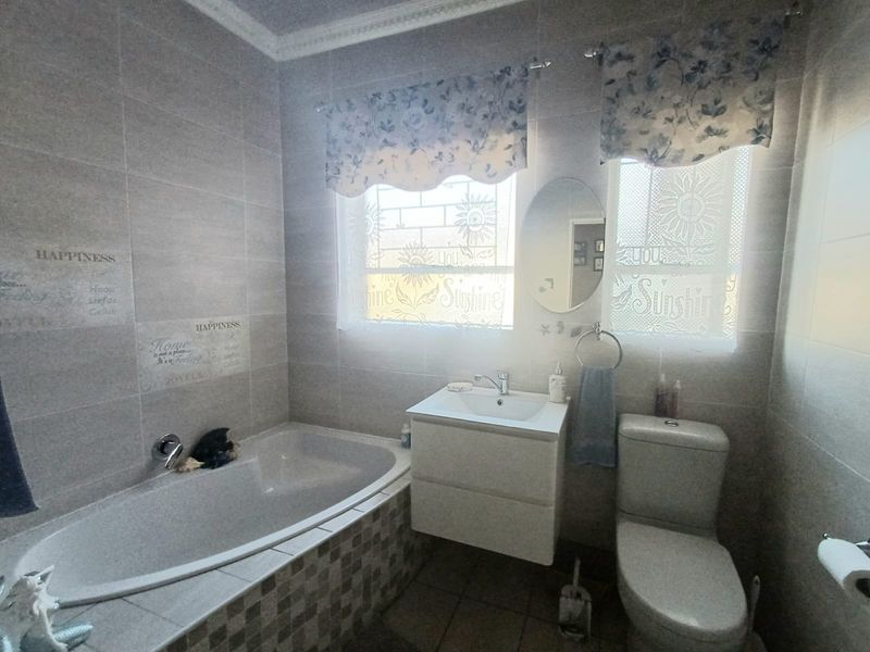 Neat As A Pin Property In The Lovely Location Of SE 2 - Photo 5