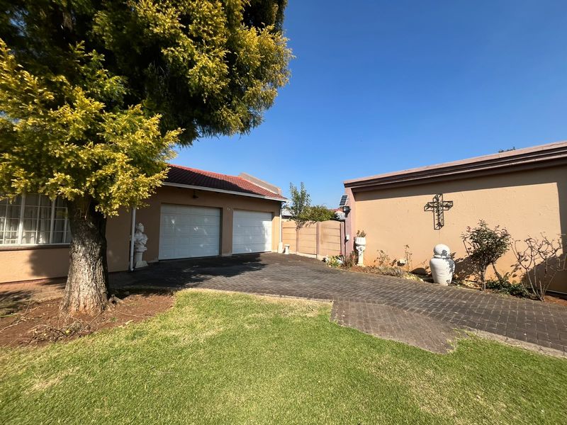 Charming 3-Bedroom House for Sale - Photo 5