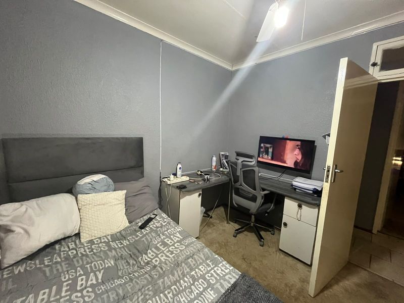 Charming 3-Bedroom House for Sale - Photo 8