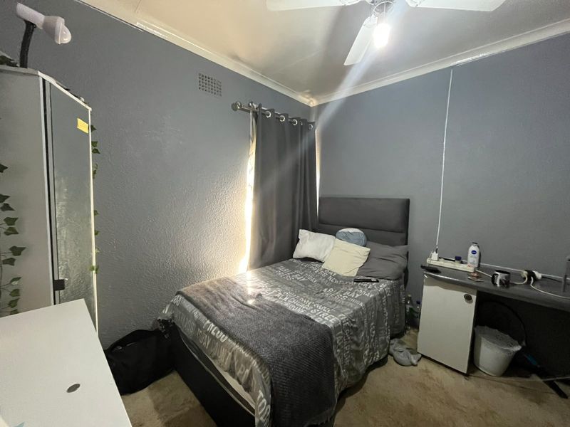 Charming 3-Bedroom House for Sale - Photo 6