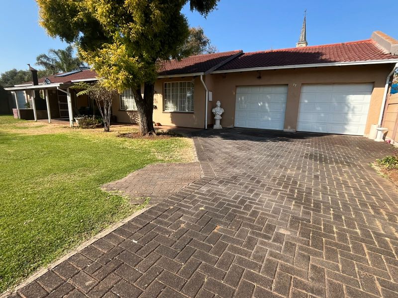 Charming 3-Bedroom House for Sale - Photo 3
