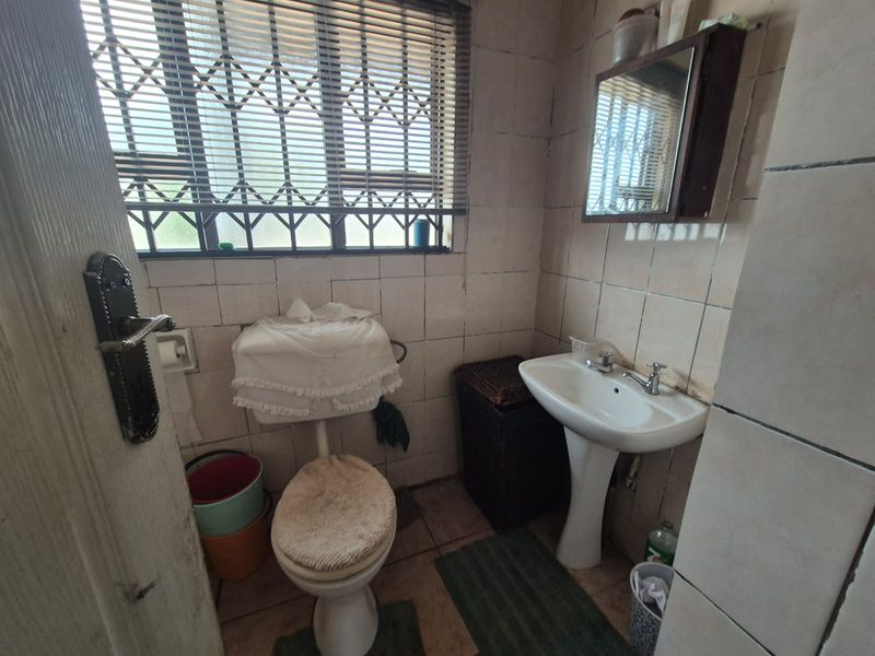 !Cozy Property Up For Sale! - Photo 9