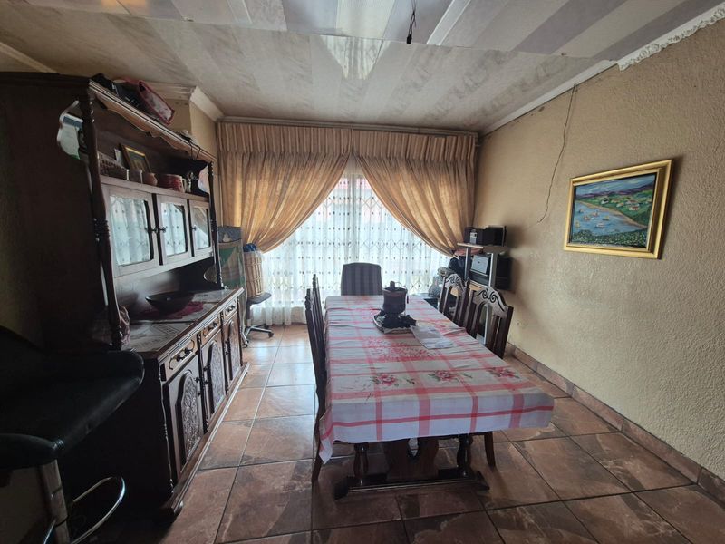 !Cozy Property Up For Sale! - Photo 6
