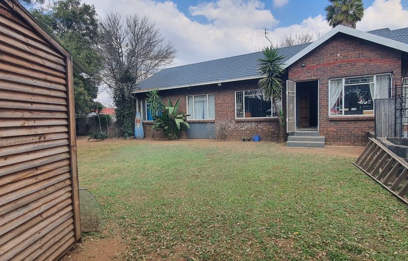 4 bedroom home for Sale in Rensburg