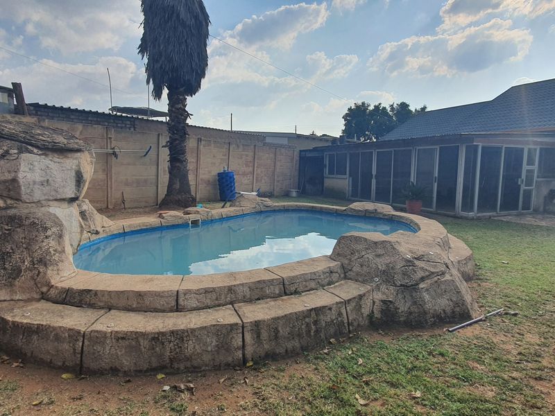 4 bedroom home for Sale in Rensburg - Photo 7