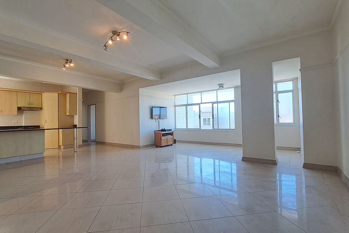 Light and spacious 2 bedroom beachfront apartment - Photo 5