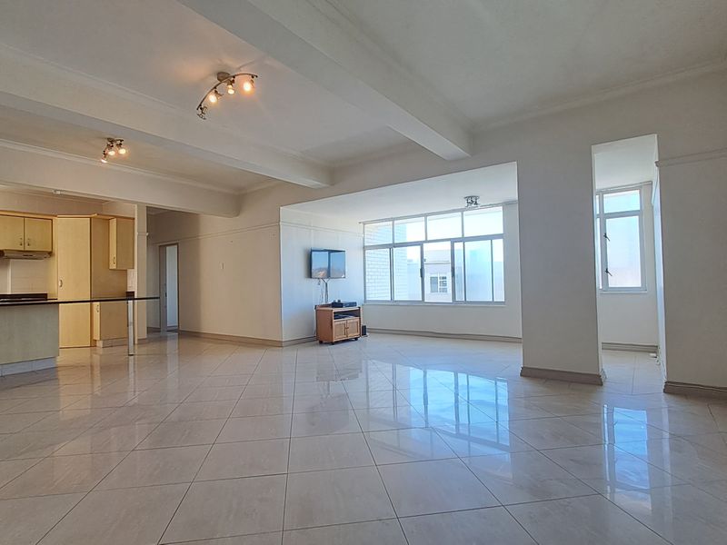 Light and spacious 2 bedroom beachfront apartment - Photo 5