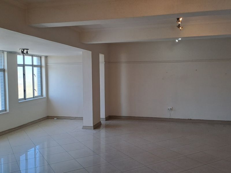 Light and spacious 2 bedroom beachfront apartment - Photo 10