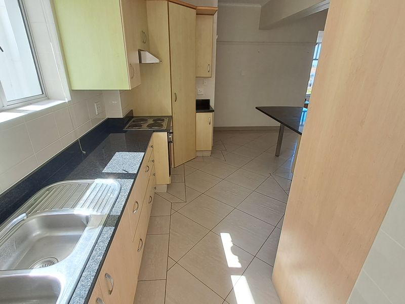 Light and spacious 2 bedroom beachfront apartment - Photo 8