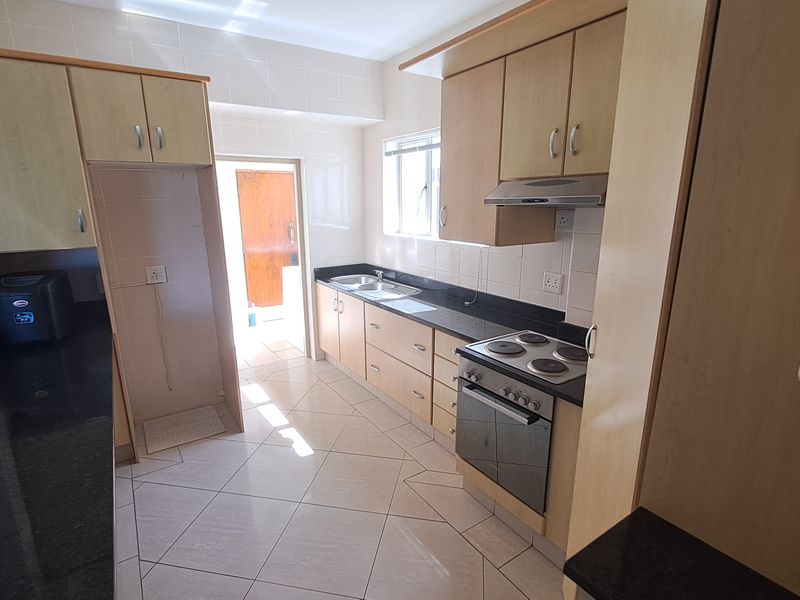 Light and spacious 2 bedroom beachfront apartment - Photo 7