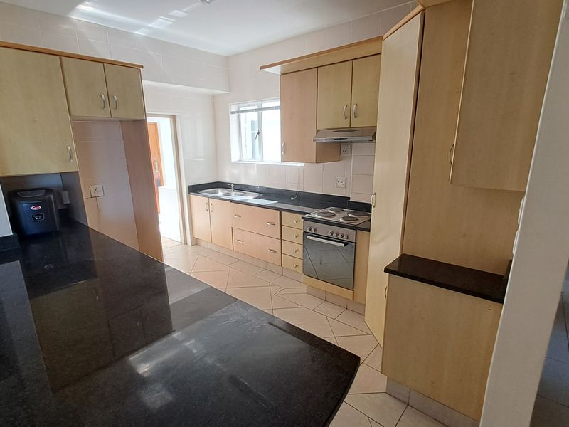 Light and spacious 2 bedroom beachfront apartment - Photo 6