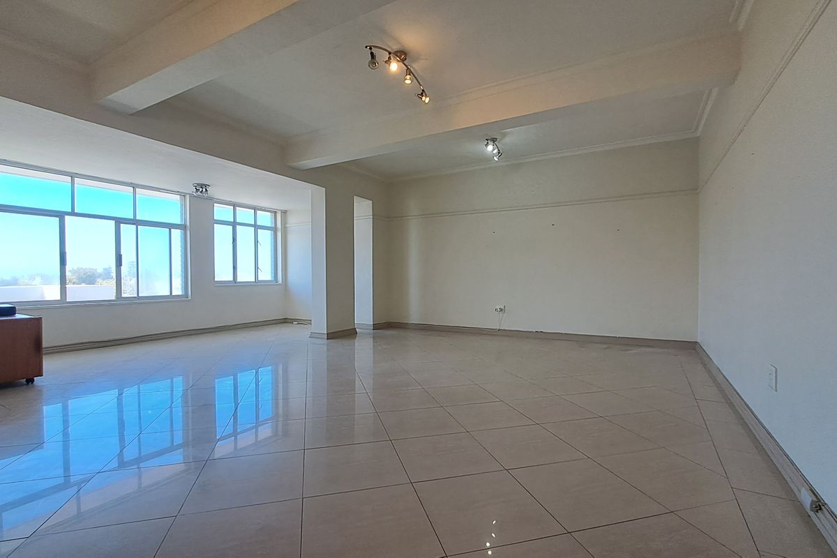 Light and spacious 2 bedroom beachfront apartment - Photo 4