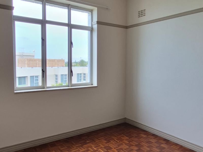 Light and spacious 2 bedroom beachfront apartment - Photo 10