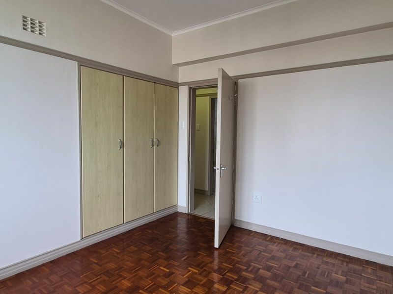 Light and spacious 2 bedroom beachfront apartment - Photo 9