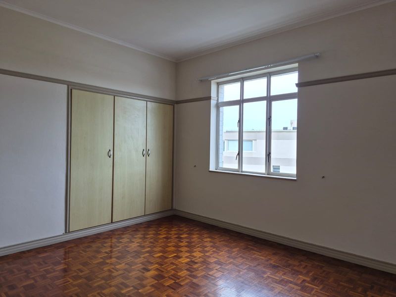 Light and spacious 2 bedroom beachfront apartment - Photo 8