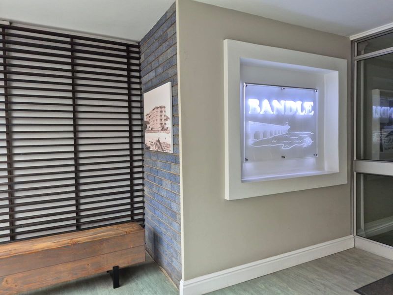 Light and spacious 2 bedroom beachfront apartment - Photo 4