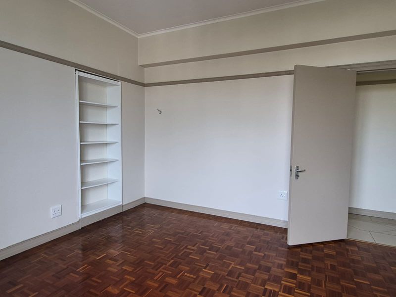 Light and spacious 2 bedroom beachfront apartment - Photo 5