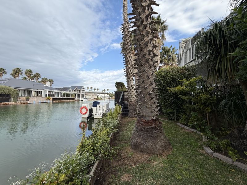 Exclusive Canal-Front Living with Space, Style & Exceptional Entertaining - Photo 5