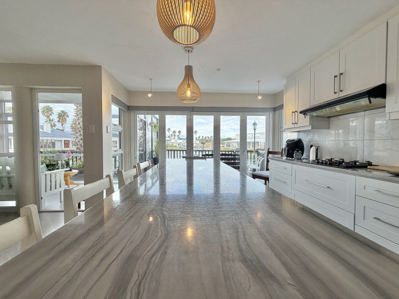 Exclusive Canal-Front Living with Space, Style & Exceptional Entertaining - Photo 10