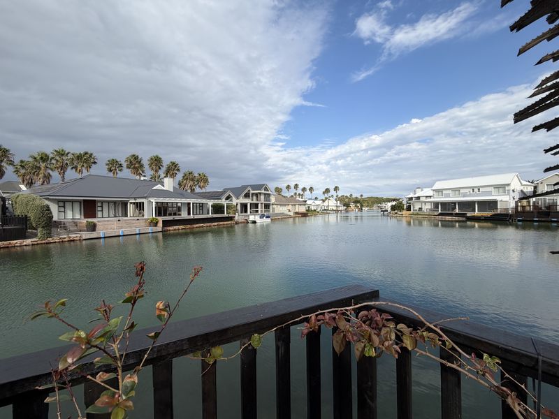 Exclusive Canal-Front Living with Space, Style & Exceptional Entertaining - Photo 7