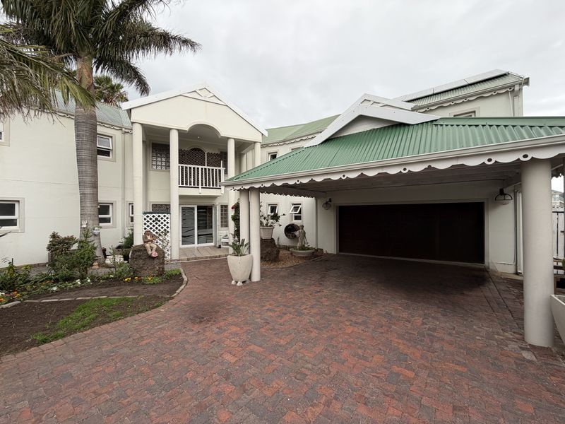 Exclusive Canal-Front Living with Space, Style & Exceptional Entertaining - Photo 4