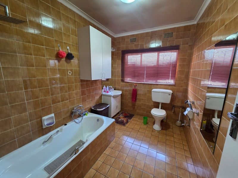 Beautiful 5-Bedroom Family Home for Sale in Arcon Park - Photo 6