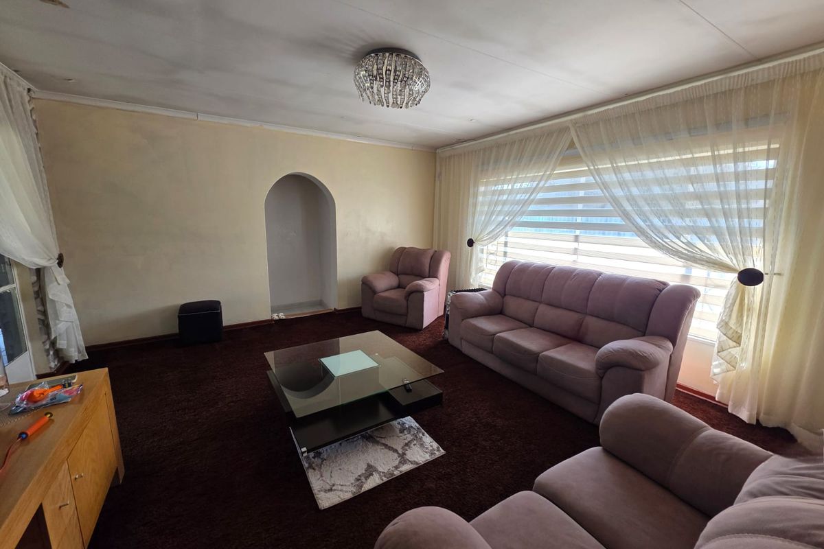 Beautiful 5-Bedroom Family Home for Sale in Arcon Park - Photo 3