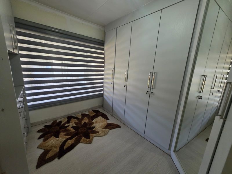 Beautiful 5-Bedroom Family Home for Sale in Arcon Park - Photo 4