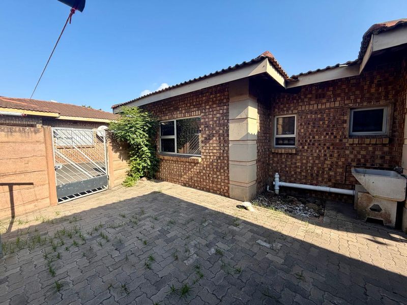 Charming 2 Bedroom Townhouse for Sale in Arboretum, Richards Bay White Pear Gardens Complex - Photo 4