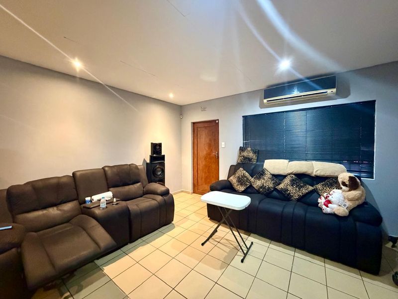 Charming 2 Bedroom Townhouse for Sale in Arboretum, Richards Bay White Pear Gardens Complex - Photo 2